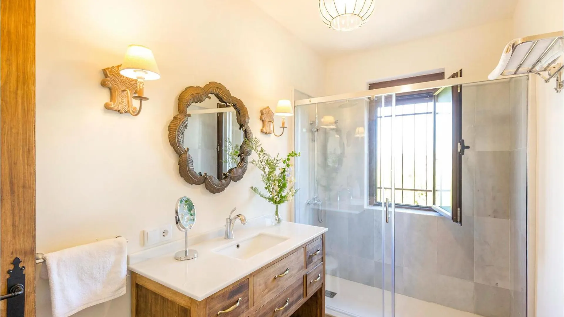 Awesome Home In Moron De La Frontera